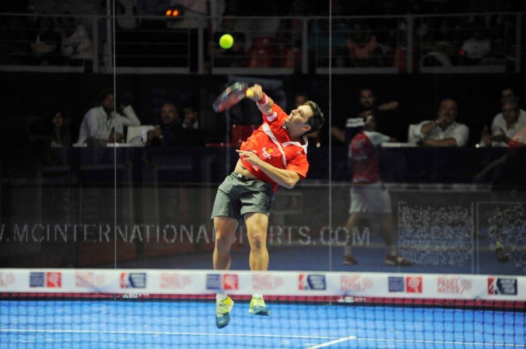 how to return the padel smash